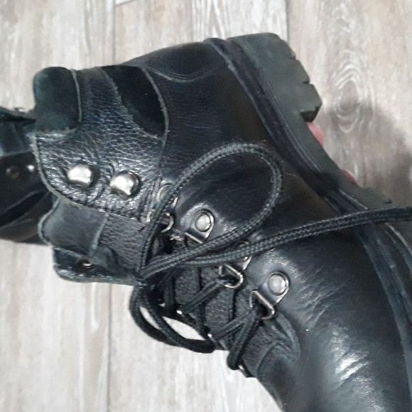 White Mountain black leather hiking boots. Size 9.5 - Picture 10 of 12